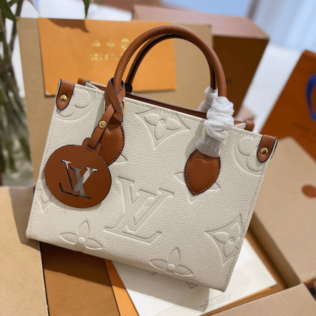 Louis Vuitton Onthego PM Cream Monogram 9.8 Inches