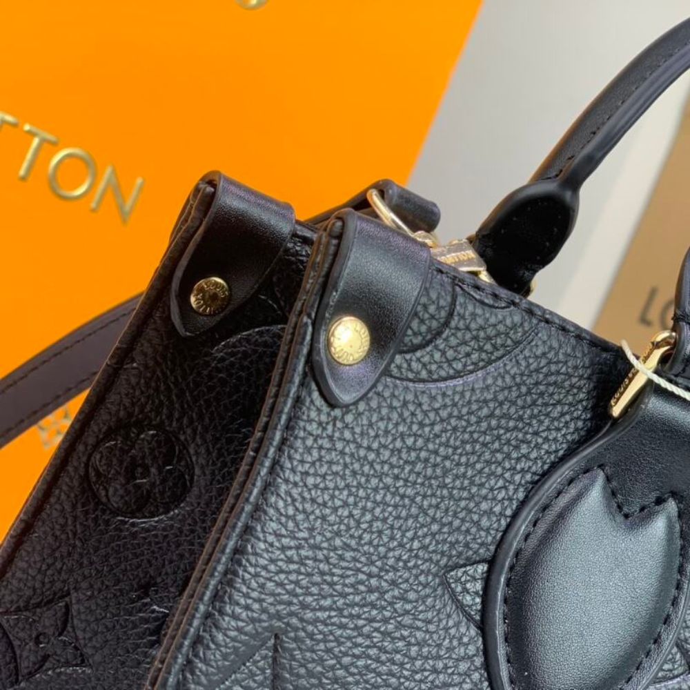 Louis Vuitton Onthego GM Black 16.1 Inches M44925