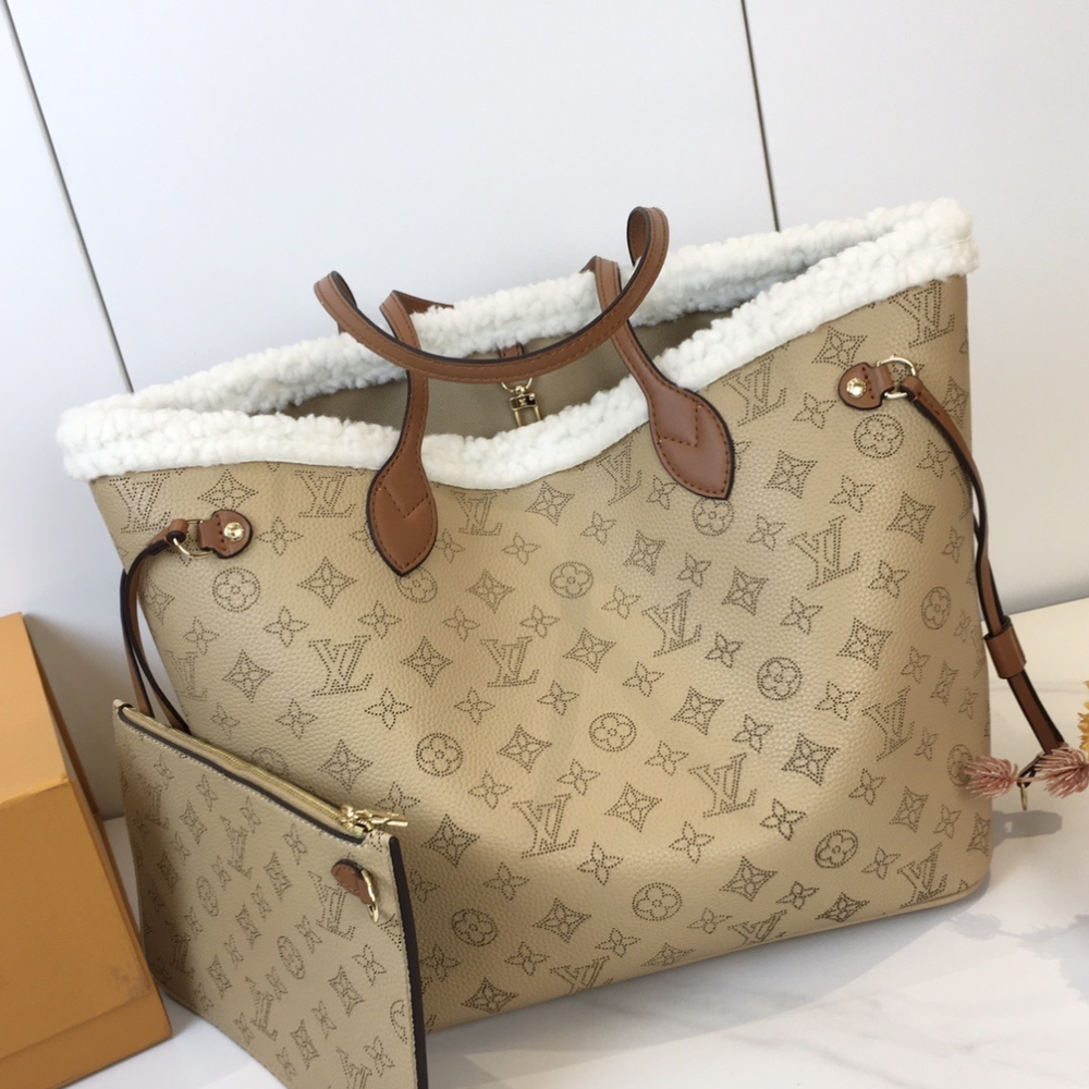 Louis Vuitton Neverfull Monogram Shearling Trim MM 12.2 Inches M56960