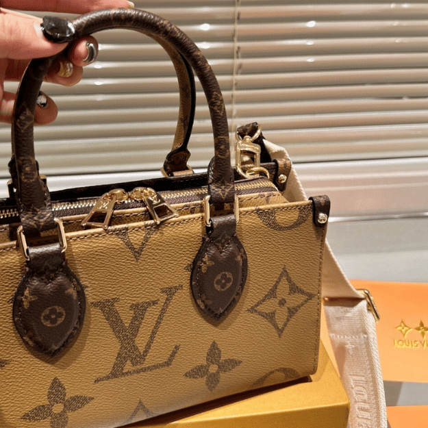 Louis Vuitton Onthego MM Monogram Tote 9.8 Inches