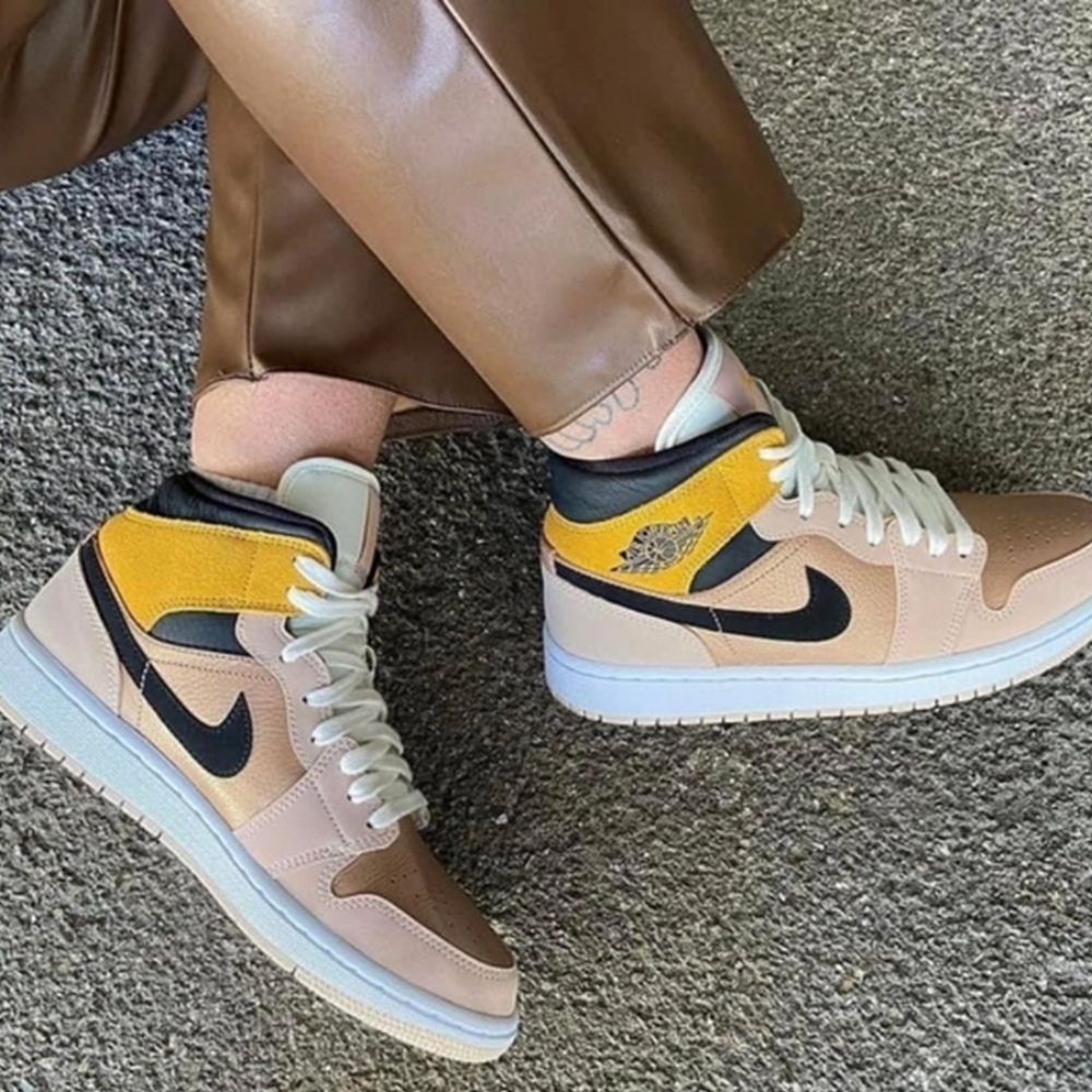 Air Jordan 1 Mid Particle Beige SE