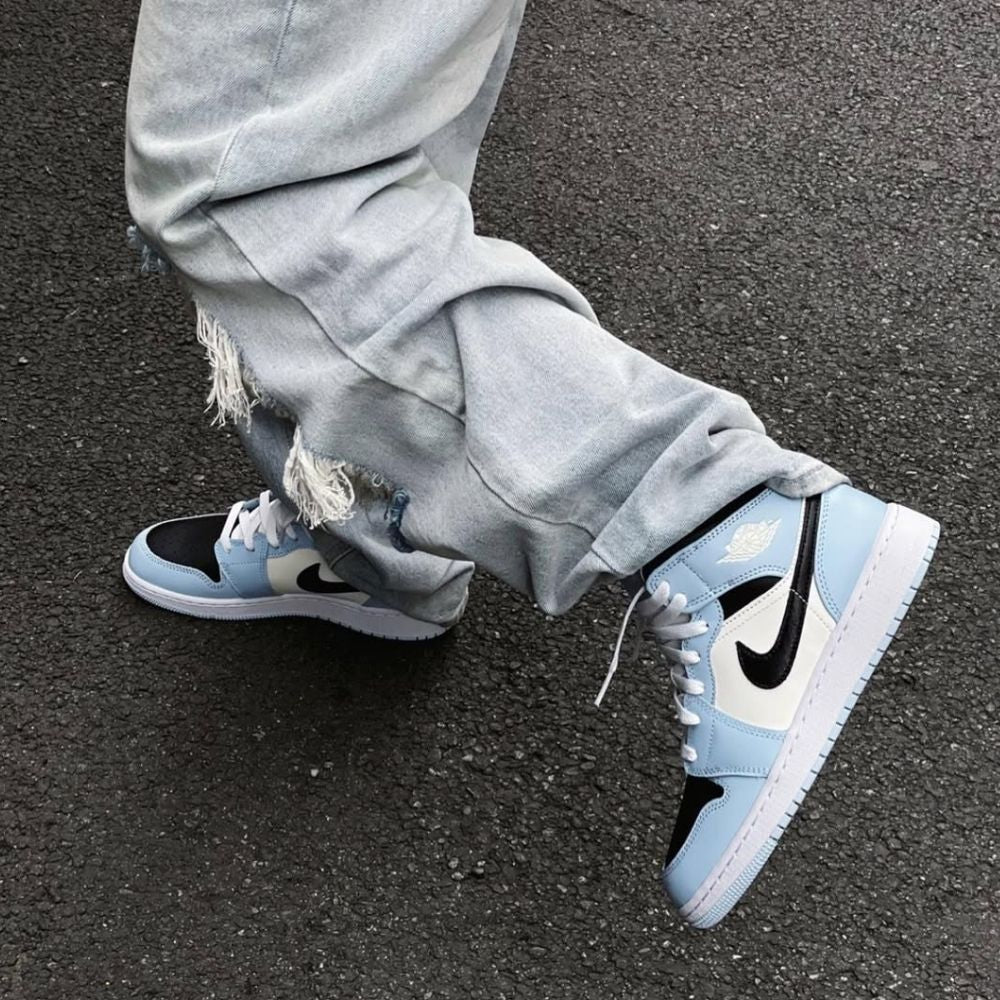 Air Jordan 1 Mid 'Ice Blue White' – 555112-401