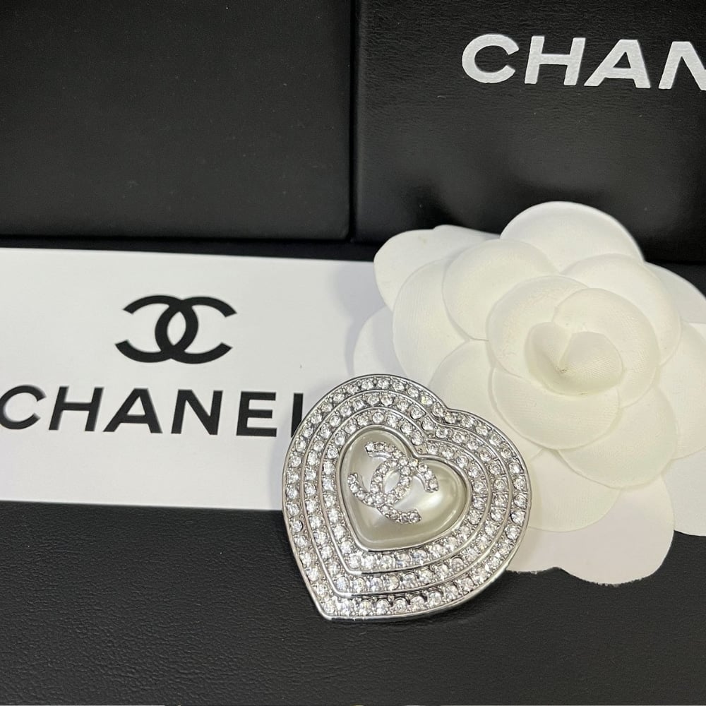 Chanel Cc Heart Brooch Silver With Pearl Heart