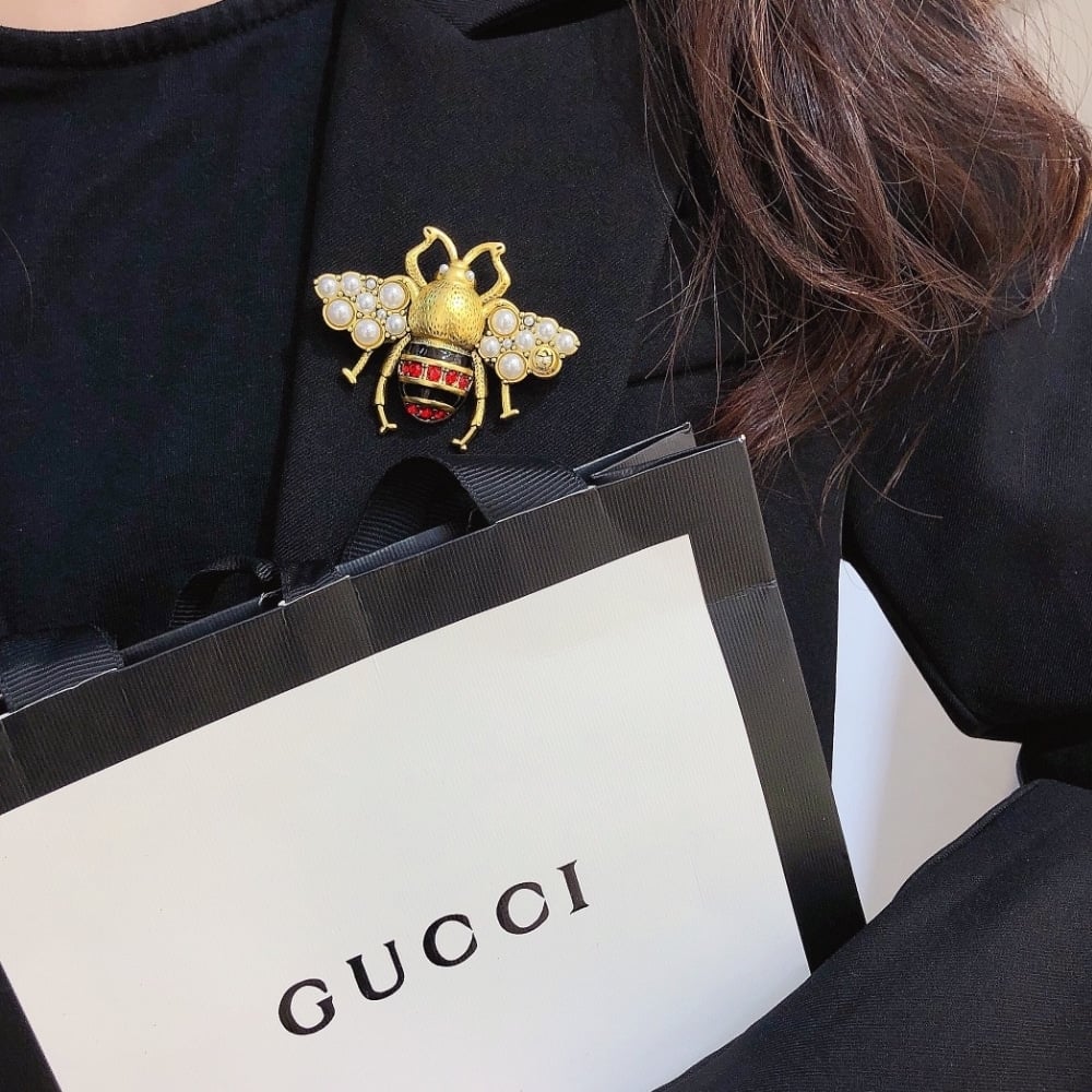 Gucci Gg Black And Red Bee Brooch Gold With Pearl