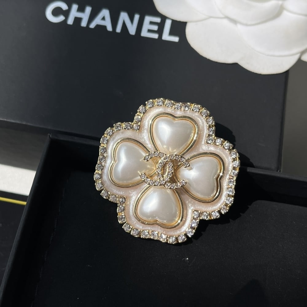 Chanel Cc Flower Brooch Gold With Pearl Heart