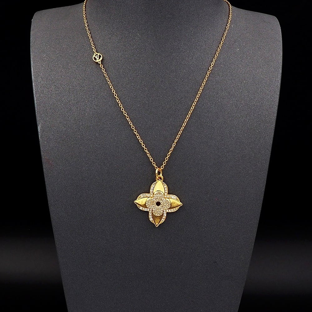 Louis Vuitton Lv Medaillon Necklace Gold M02001