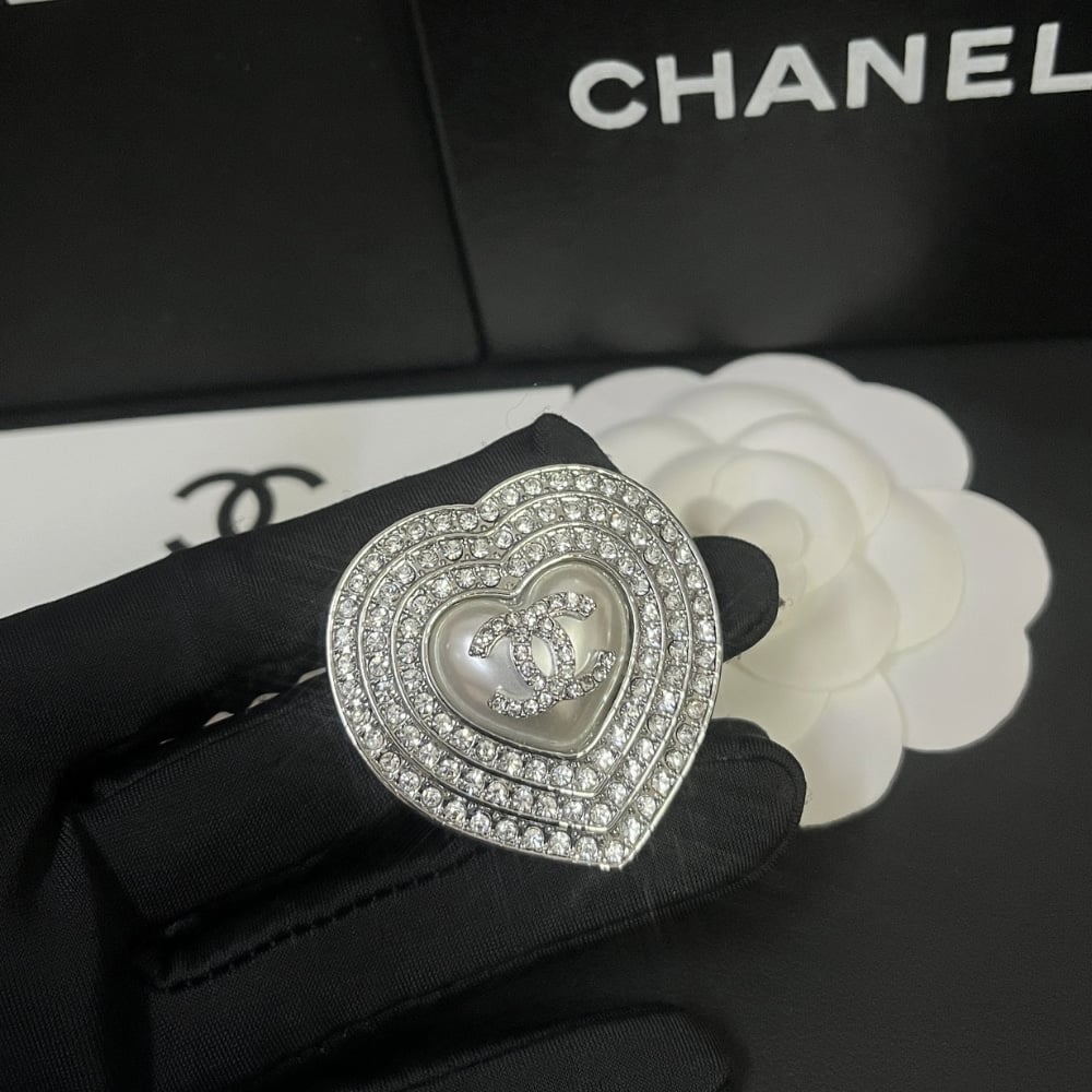 Chanel Cc Heart Brooch Silver With Pearl Heart