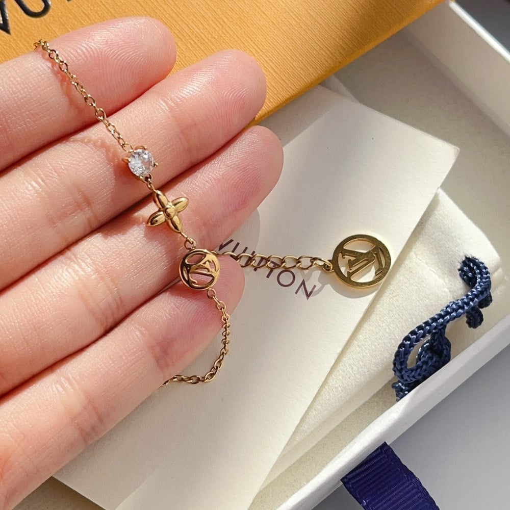 Louis Vuitton Petit Louis Bracelet M00374