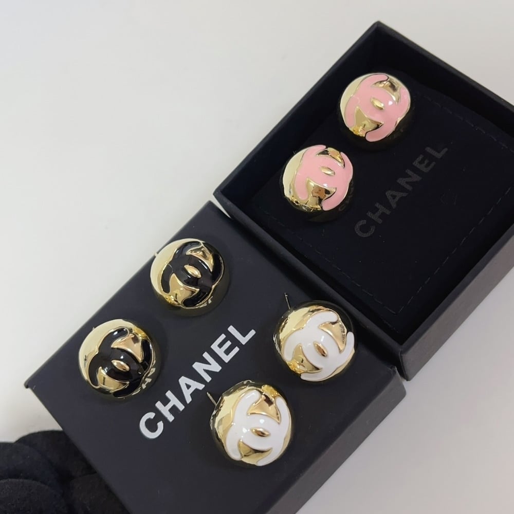 Chanel Stud Earrings Gold & Black – ABE810 / B19198