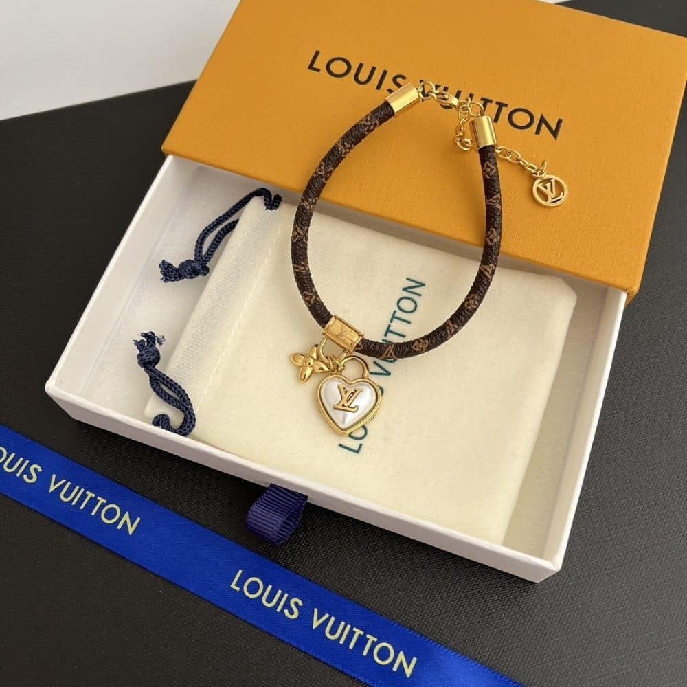 Louis Vuitton Heart Padlock Bracelet M8413Z