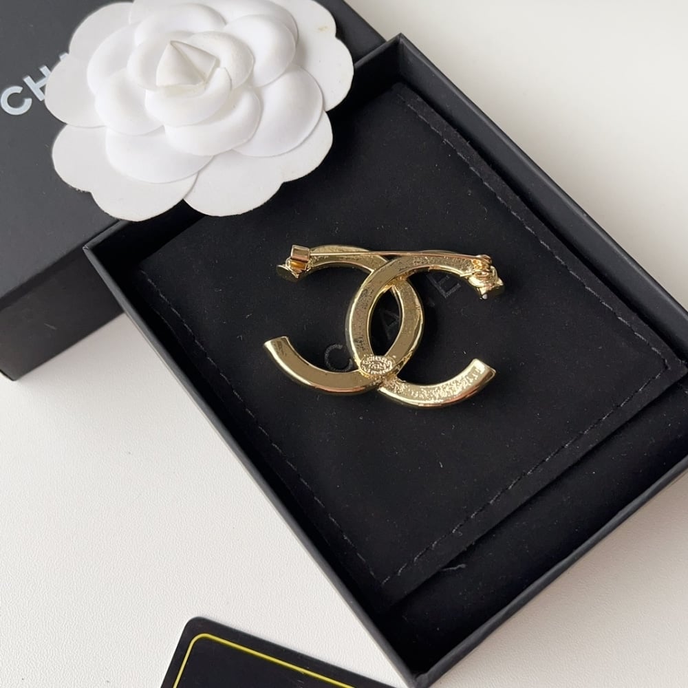 Chanel Cc Brooch Black And White