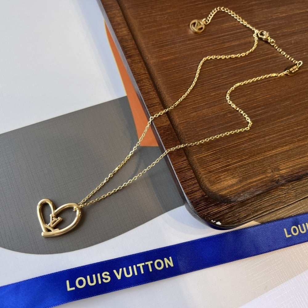 Louis Vuitton Fall In Love Necklace Gold M00465