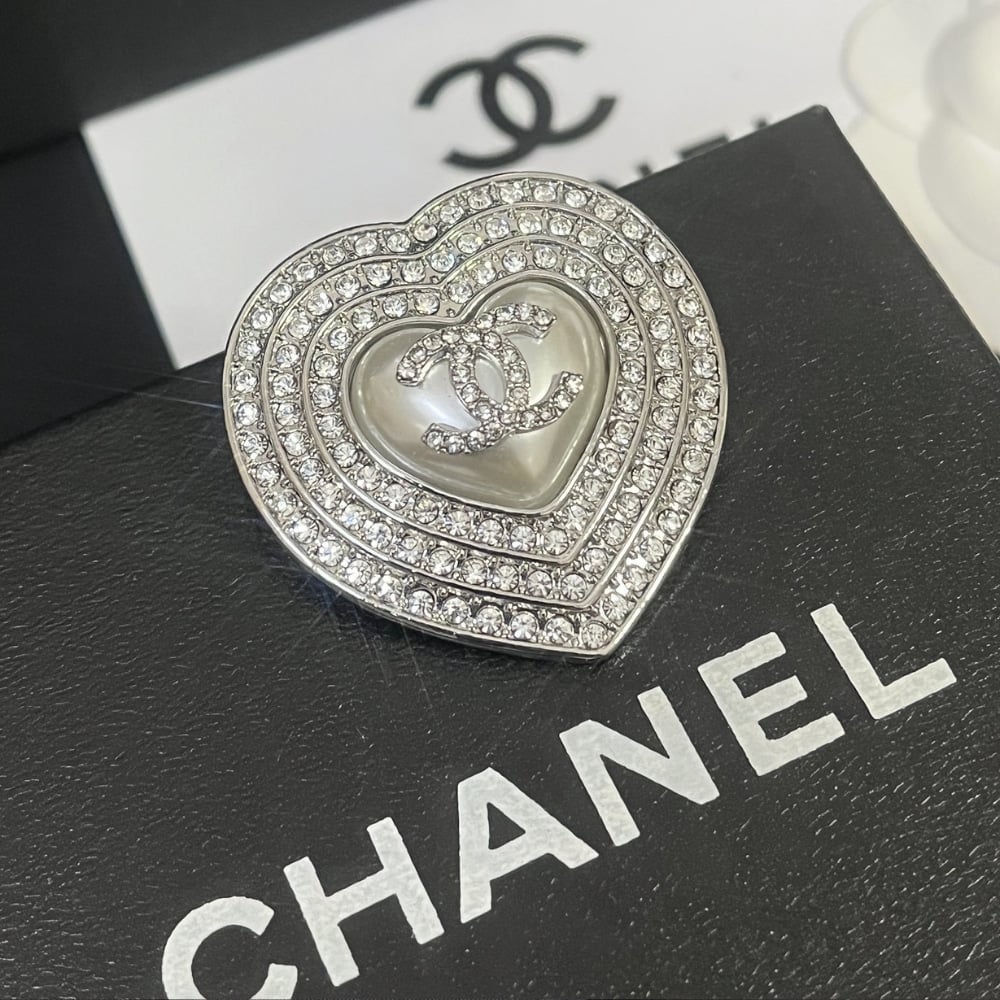 Chanel Cc Heart Brooch Silver With Pearl Heart