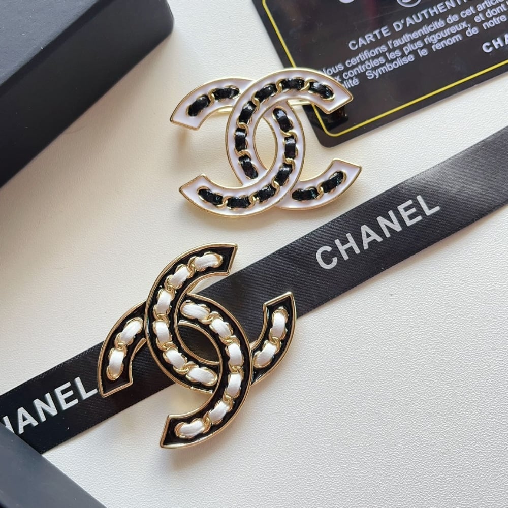 Chanel Cc Brooch White With Black Interwoven Chain Pattern