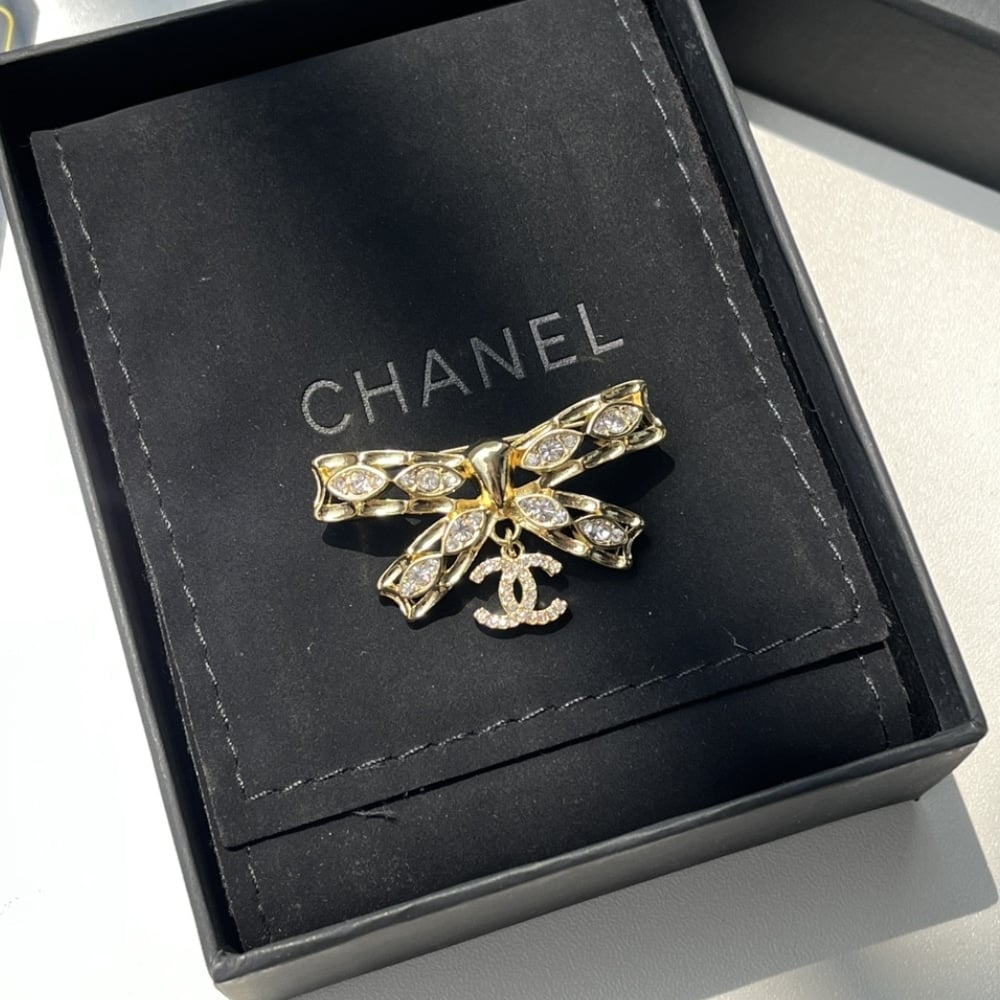Chanel Cc Bowtie Brooch Gold