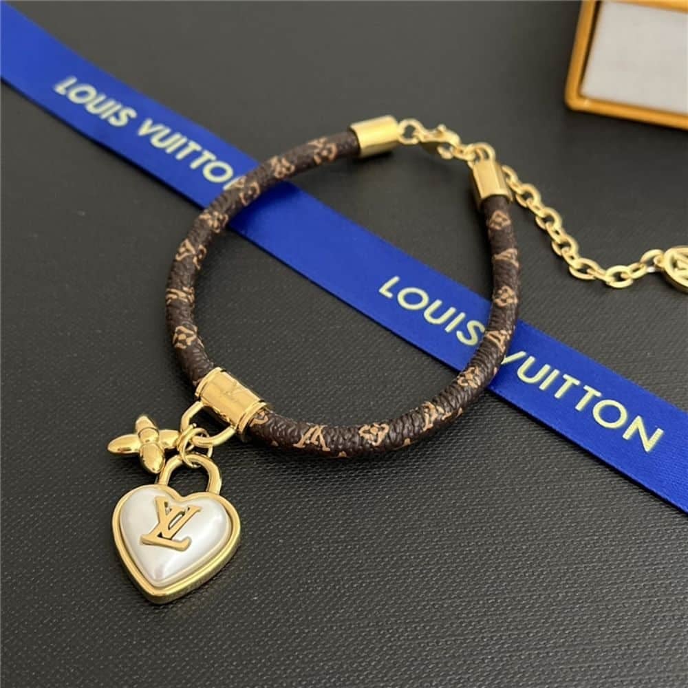 Louis Vuitton Heart Padlock Bracelet M8413Z