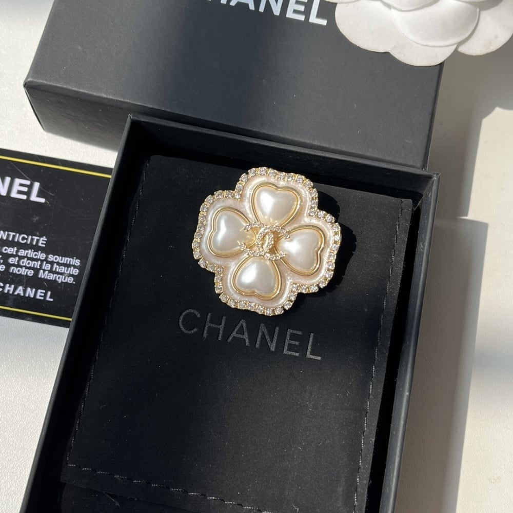 Chanel Cc Flower Brooch Gold With Pearl Heart