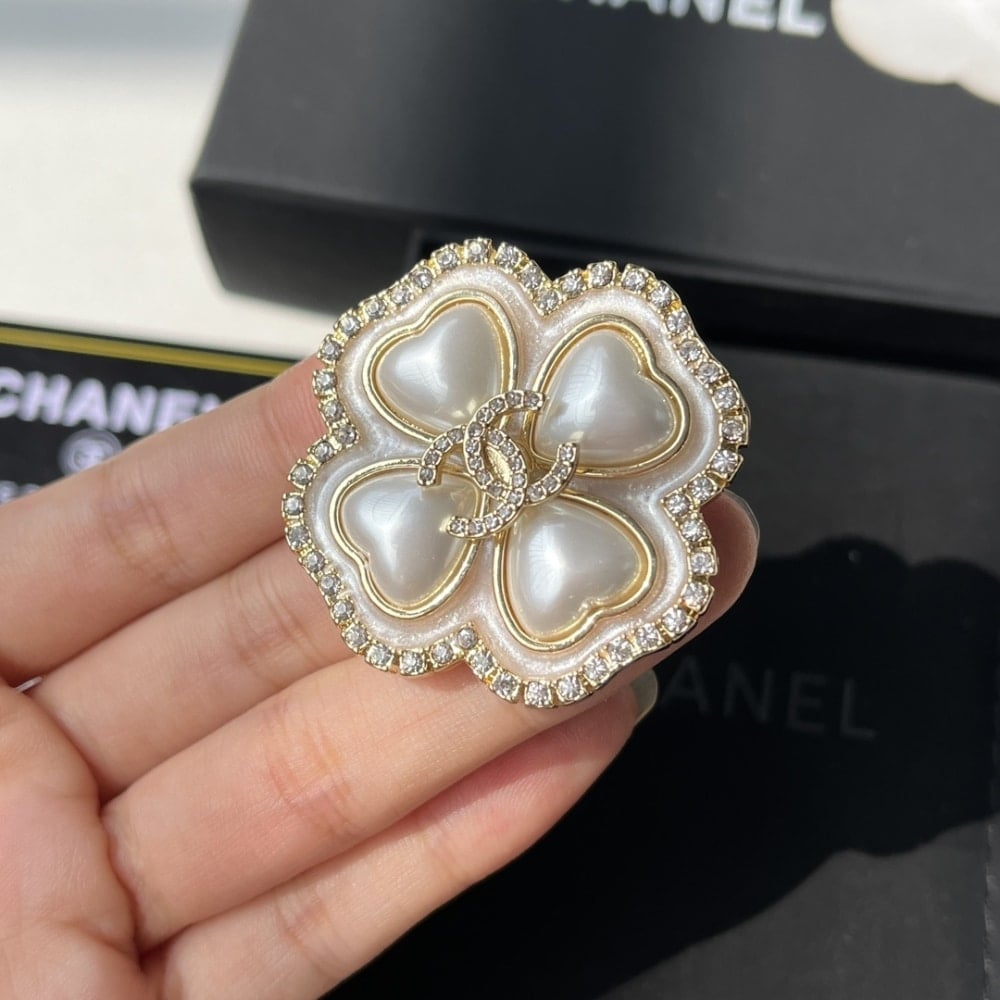 Chanel Cc Flower Brooch Gold With Pearl Heart