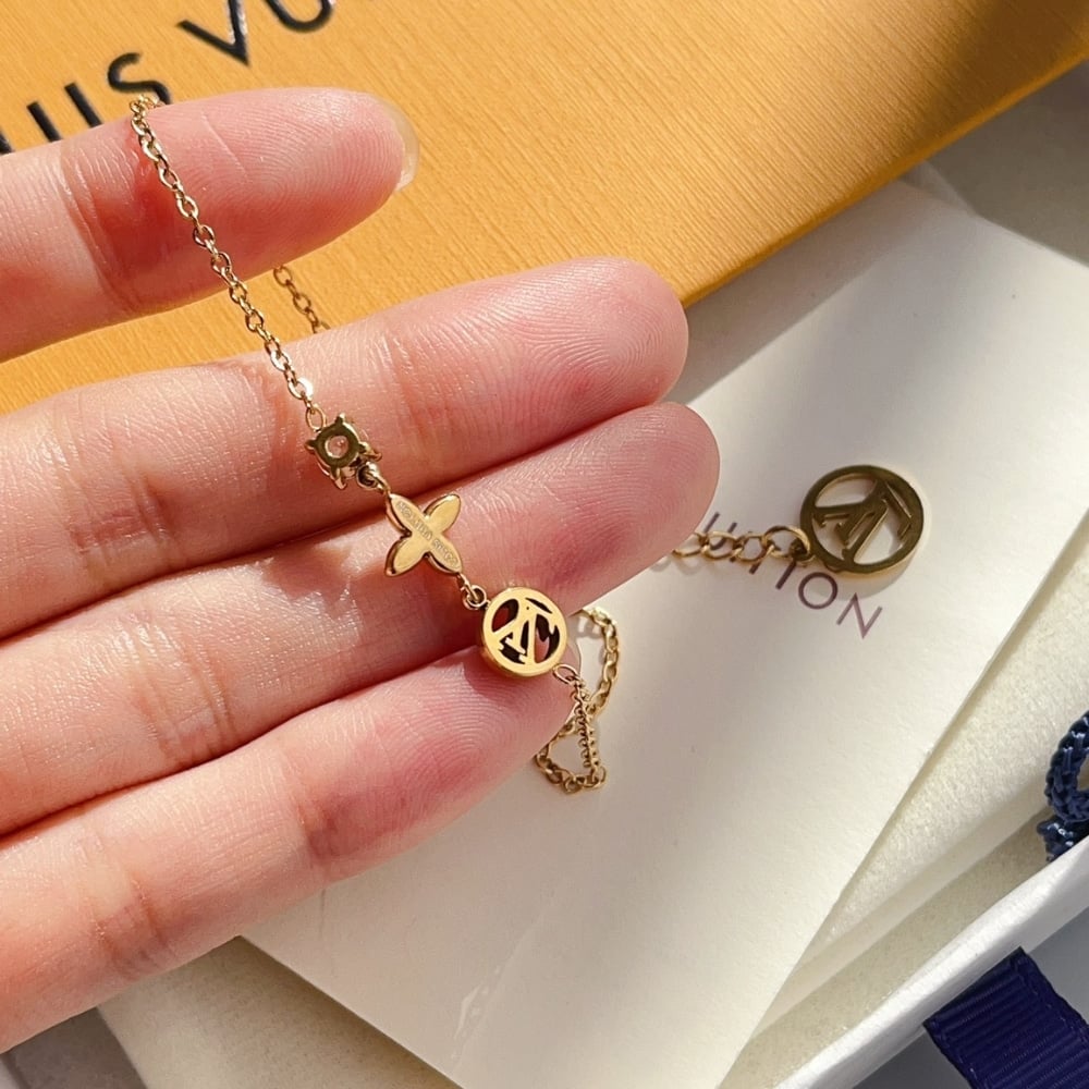 Louis Vuitton Petit Louis Bracelet M00374
