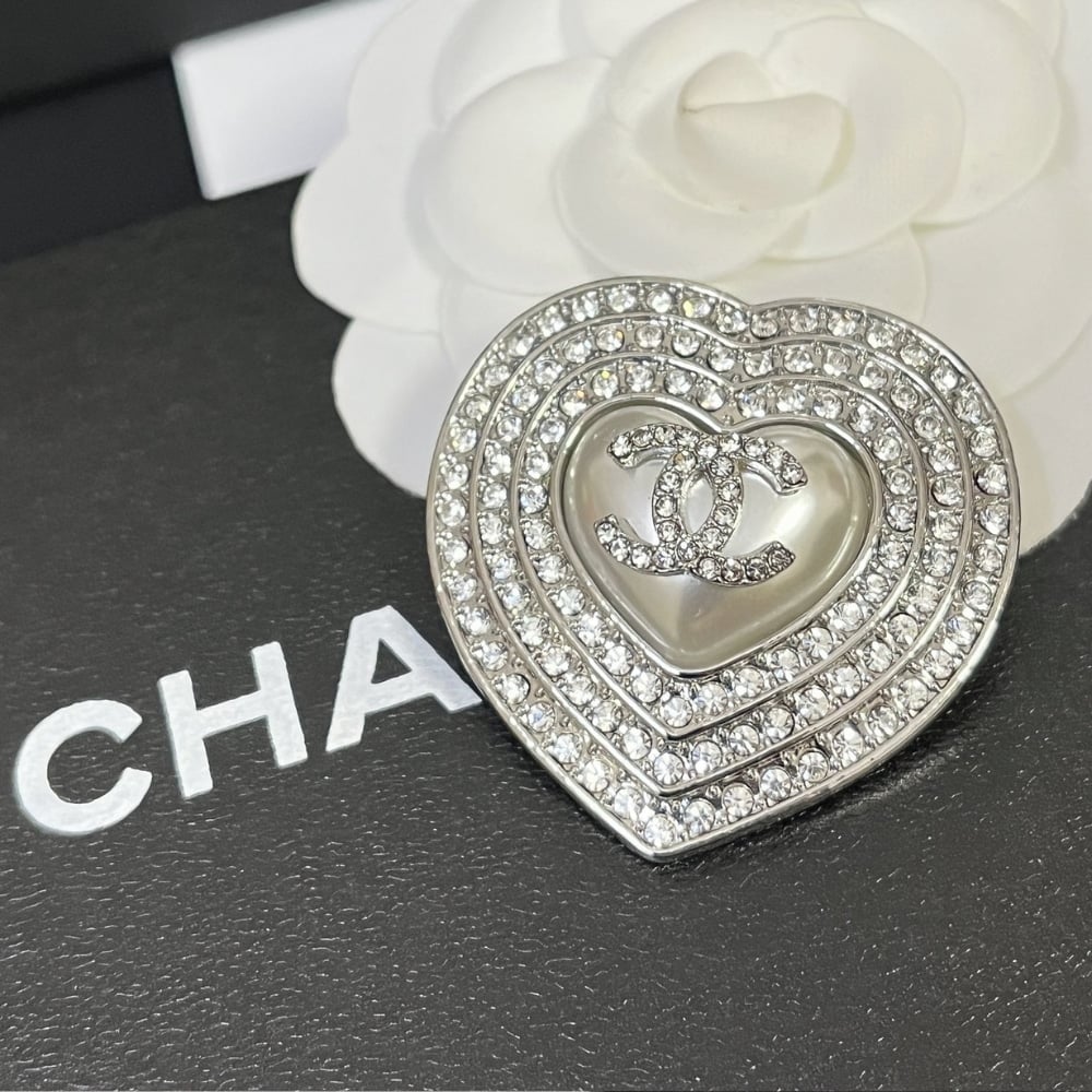 Chanel Cc Heart Brooch Silver With Pearl Heart
