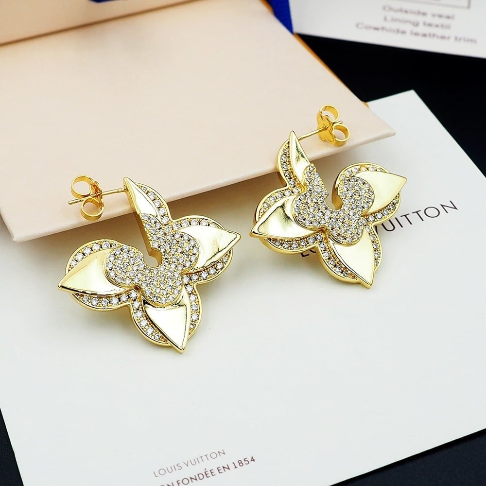 Louis Vuitton Lv Medaillon Earrings M01995