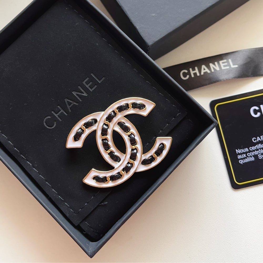 Chanel Cc Brooch White With Black Interwoven Chain Pattern