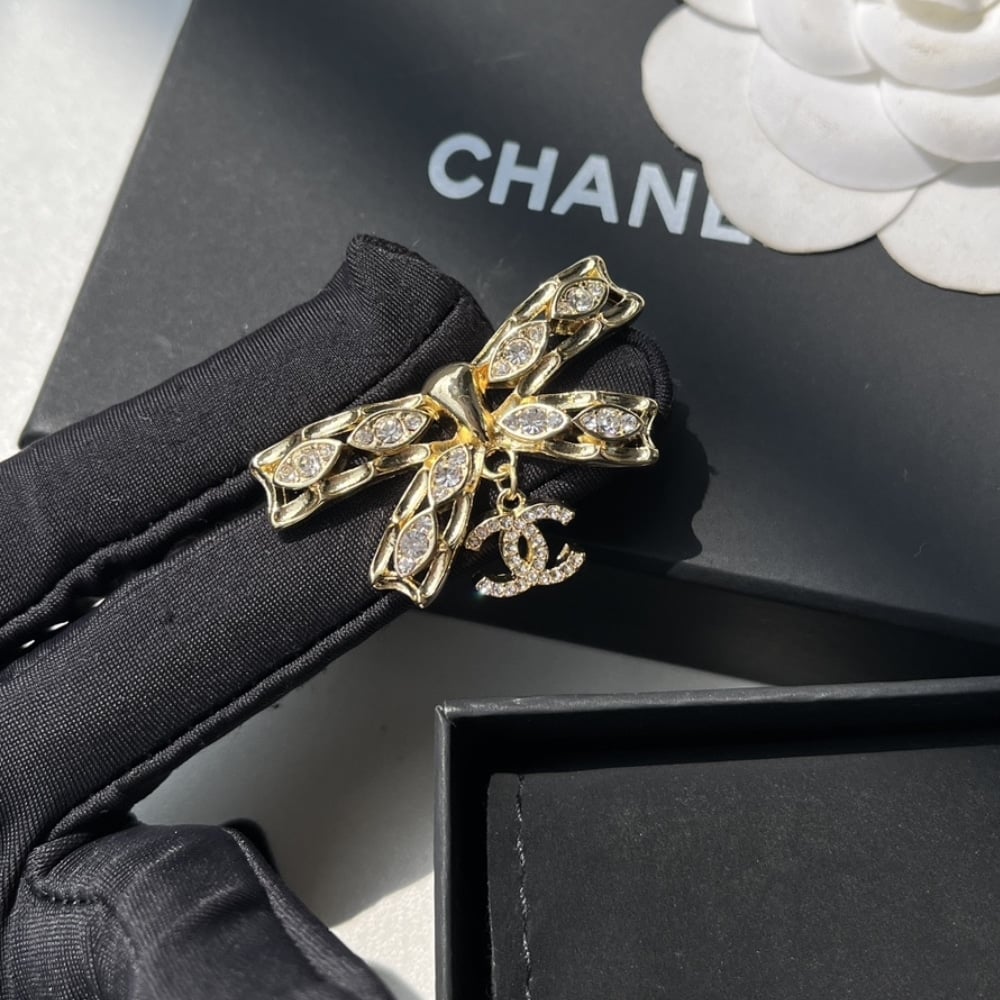 Chanel Cc Bowtie Brooch Gold
