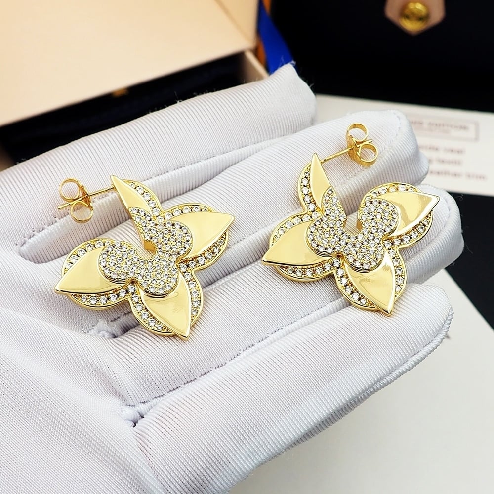 Louis Vuitton Lv Medaillon Earrings M01995