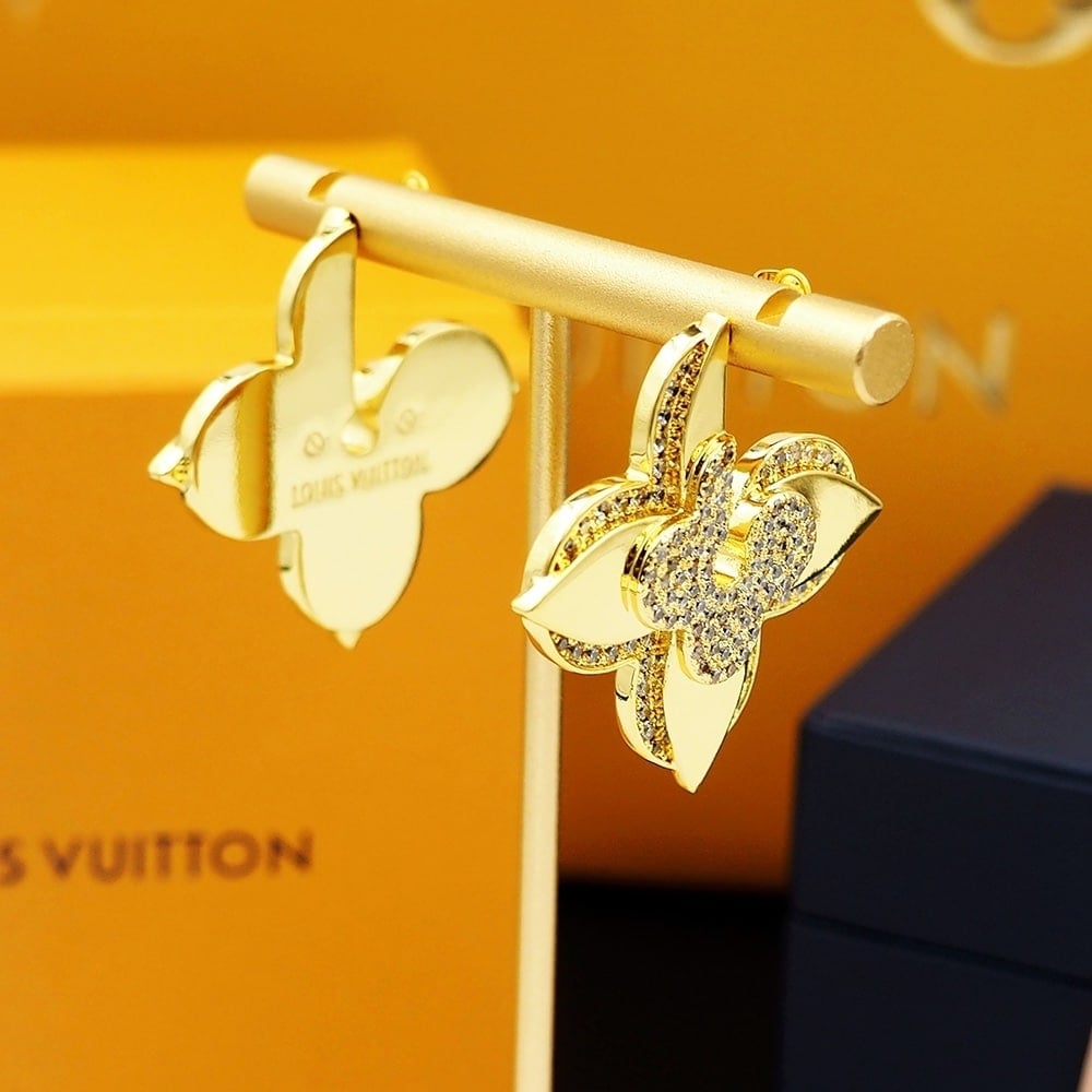 Louis Vuitton Lv Medaillon Earrings M01995