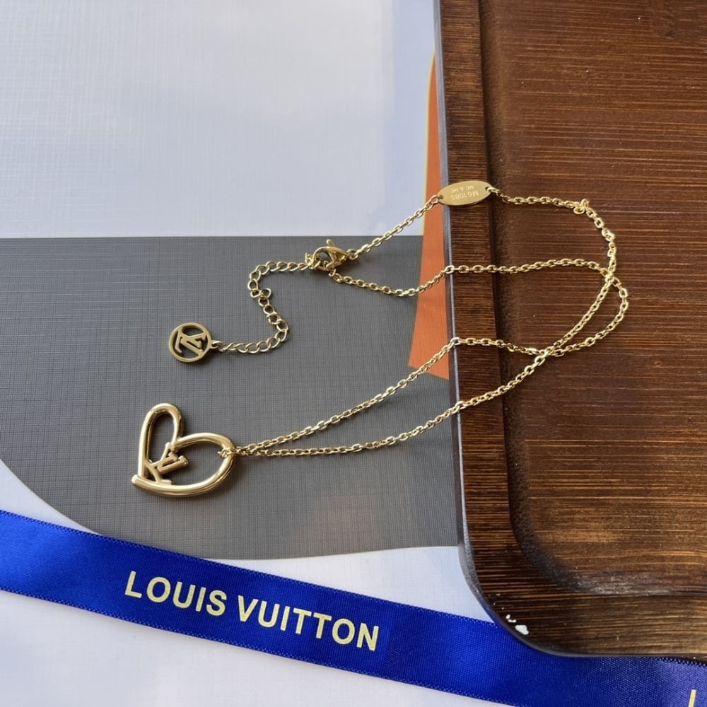 Louis Vuitton Fall In Love Necklace Gold M00465