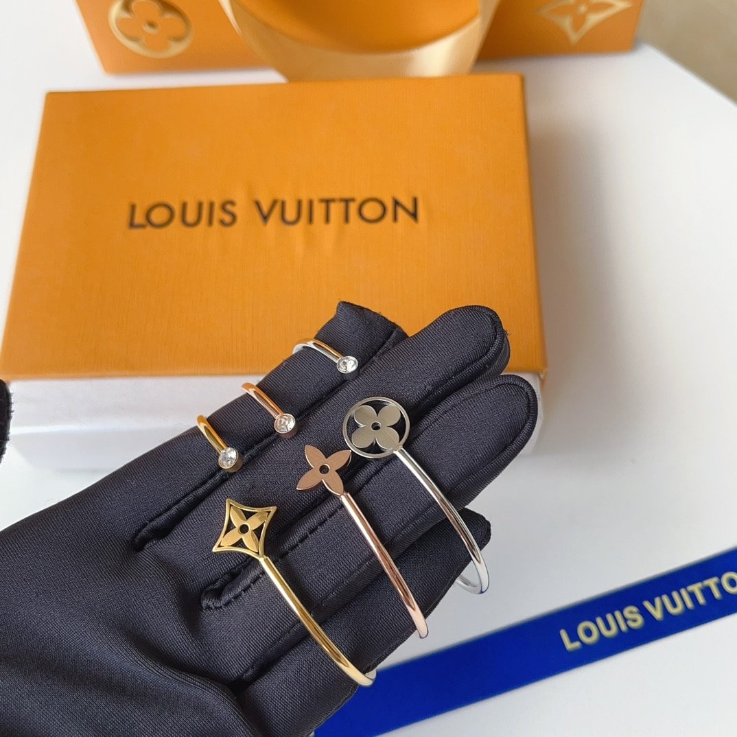 Louis Vuitton Idylle Blossom Twist Bracelet Gold Q95531