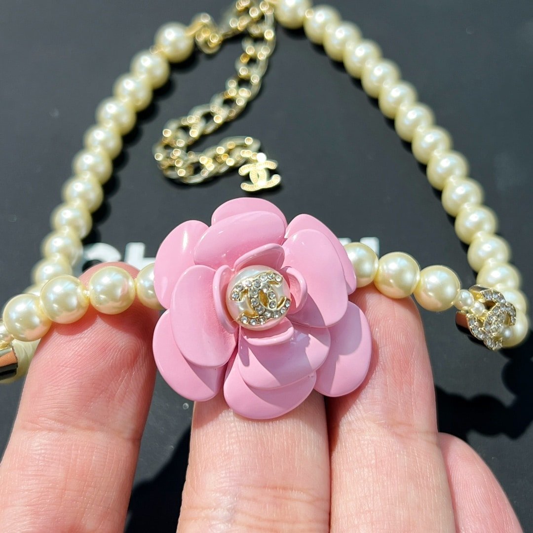 Chanel Pearl And Camélia Necklace