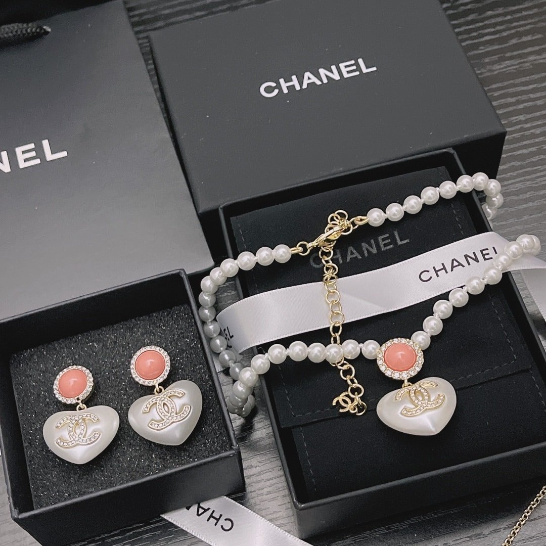 Chanel Large Heart Pearl Pink Crystal Cc Necklace
