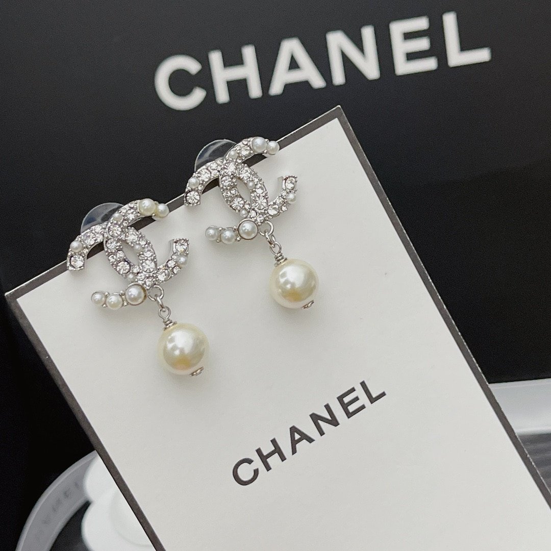Chanel Silver Tone Metal Cc Pin Brooch Encrusted With Faux Pearls
