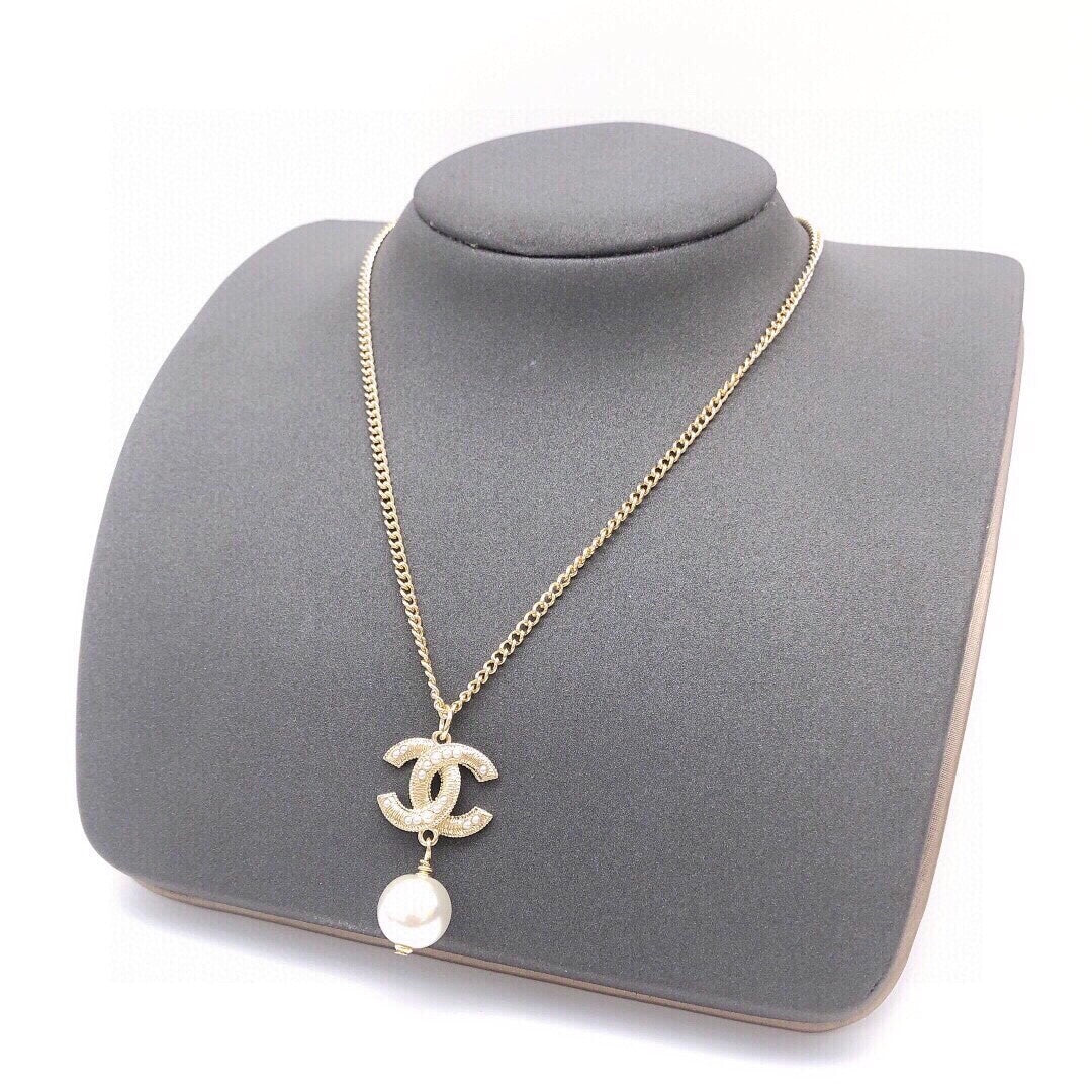 Chanel Cc Pearl Gold Necklace