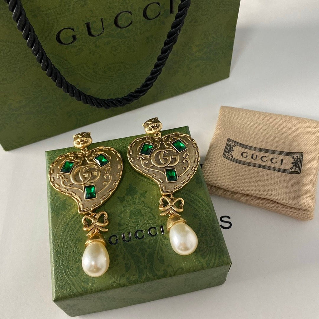 Gucci Gg Heart Earrings With Green Gems