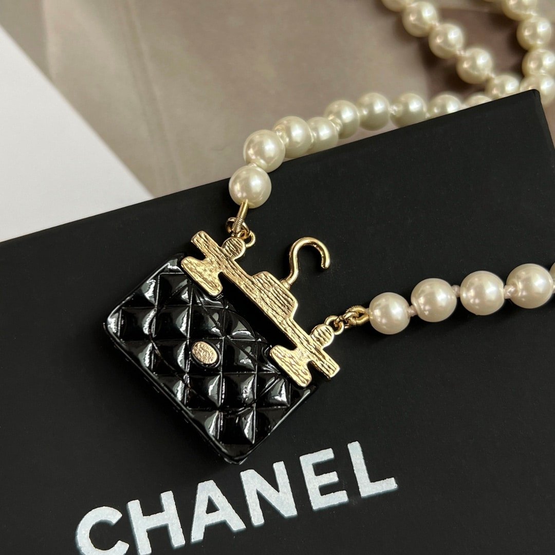 Chanel Pearl Metal Resin Quilted Flap Bag Necklace Gold