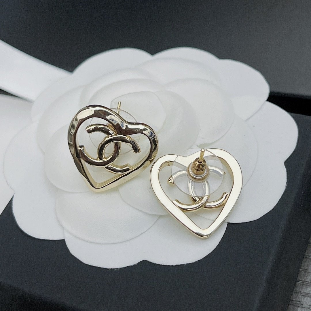 Chanel Metal Cc Heart Coco In Love Earrings Gold