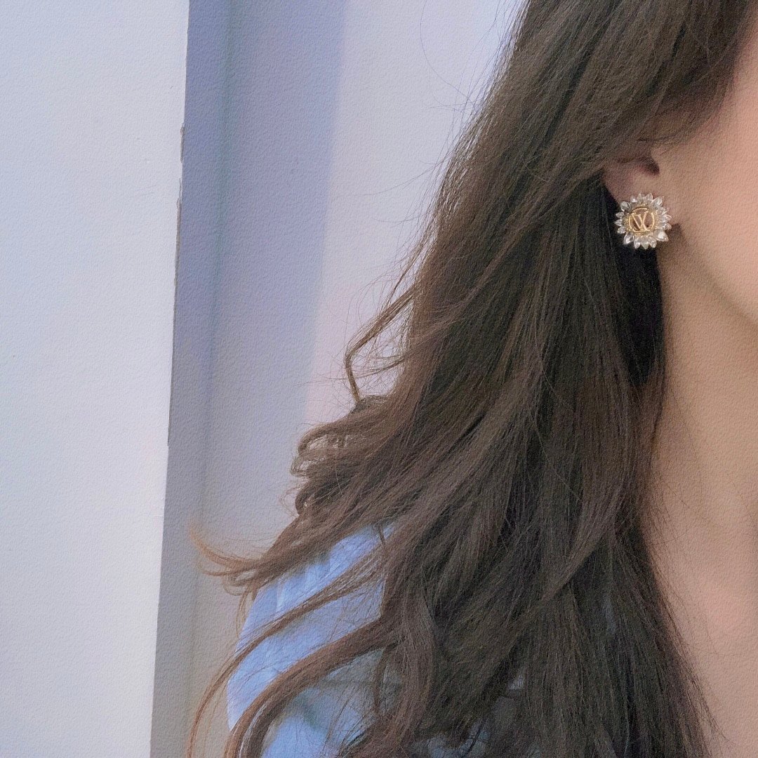 Louis Vuitton Sunburst Crystal Earrings Gold