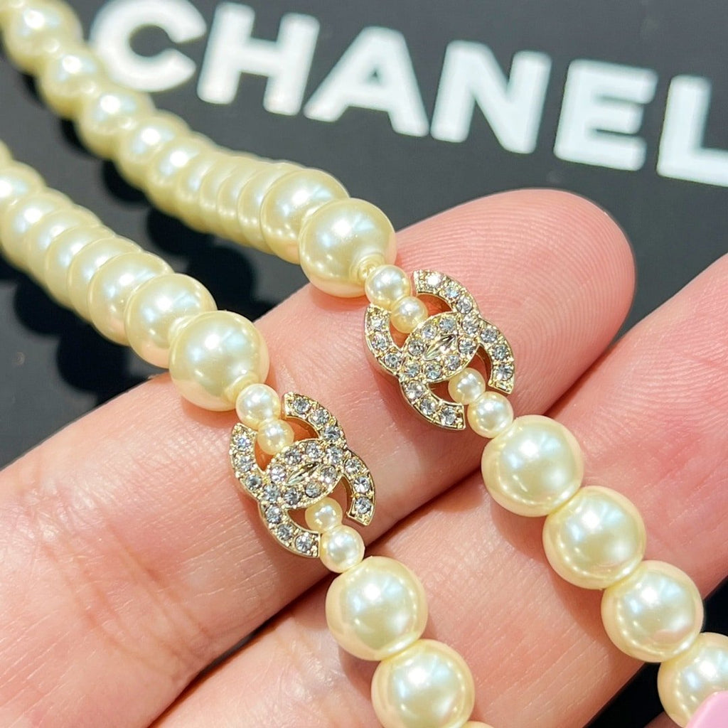 Chanel Pearl And Camélia Necklace