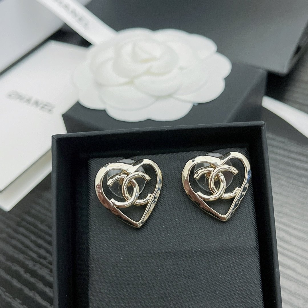 Chanel Metal Cc Heart Coco In Love Earrings Gold