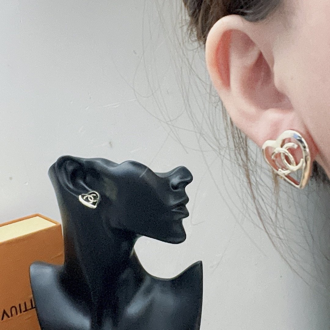 Chanel Metal Cc Heart Coco In Love Earrings Gold