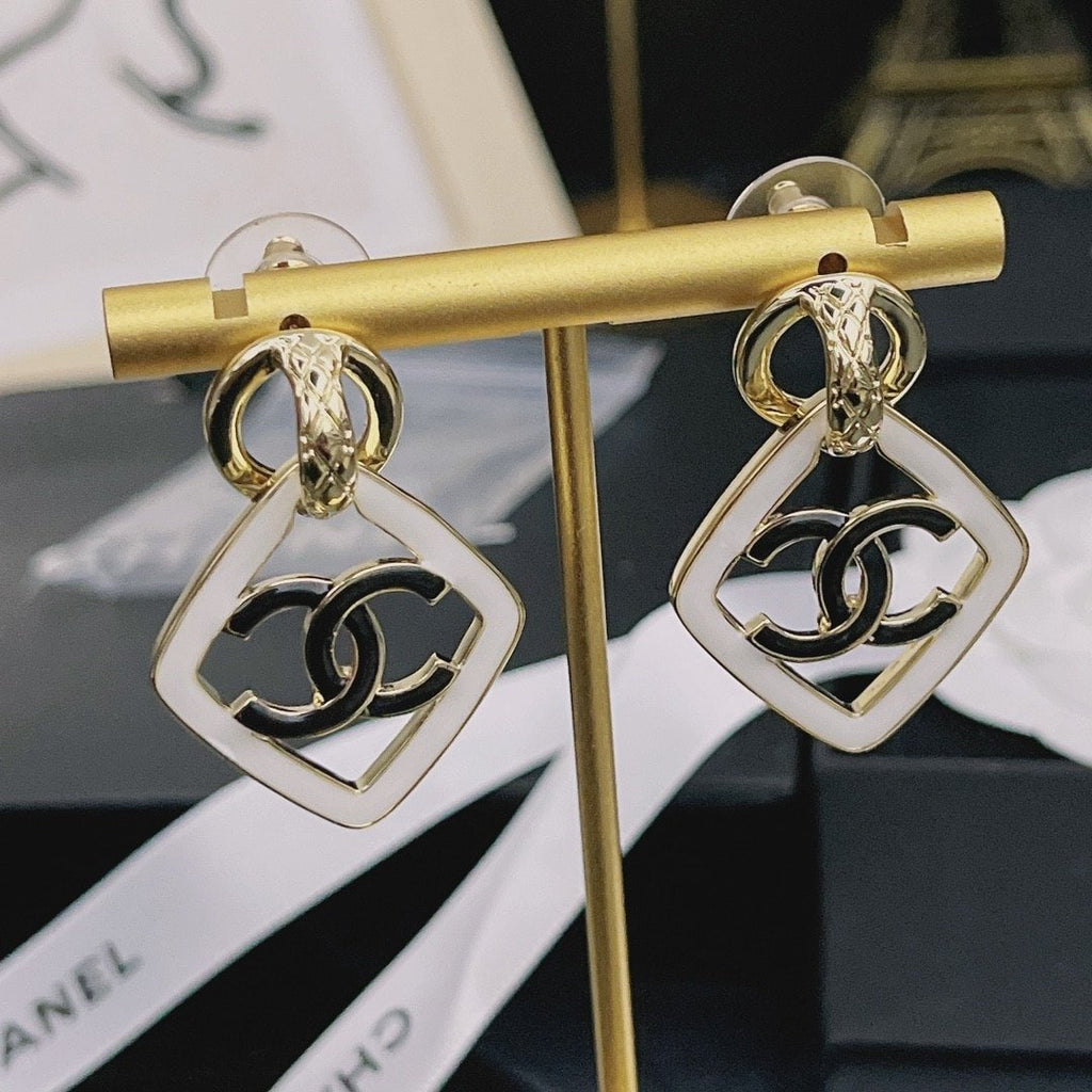 Chanel Casual Style Party Earrings