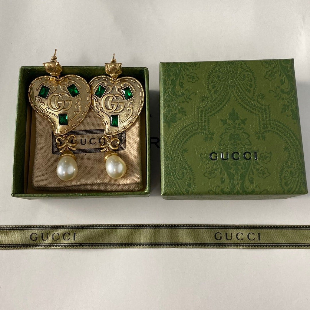 Gucci Gg Heart Earrings With Green Gems