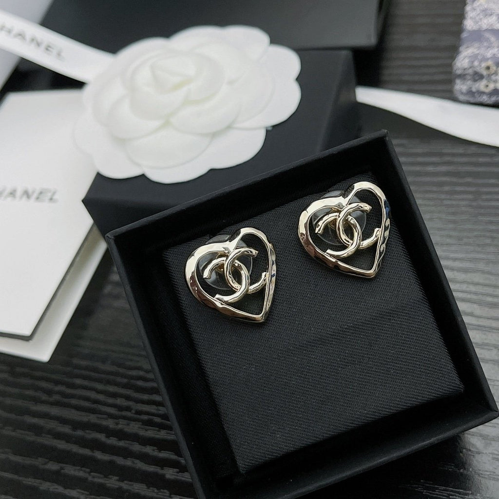 Chanel Metal Cc Heart Coco In Love Earrings Gold