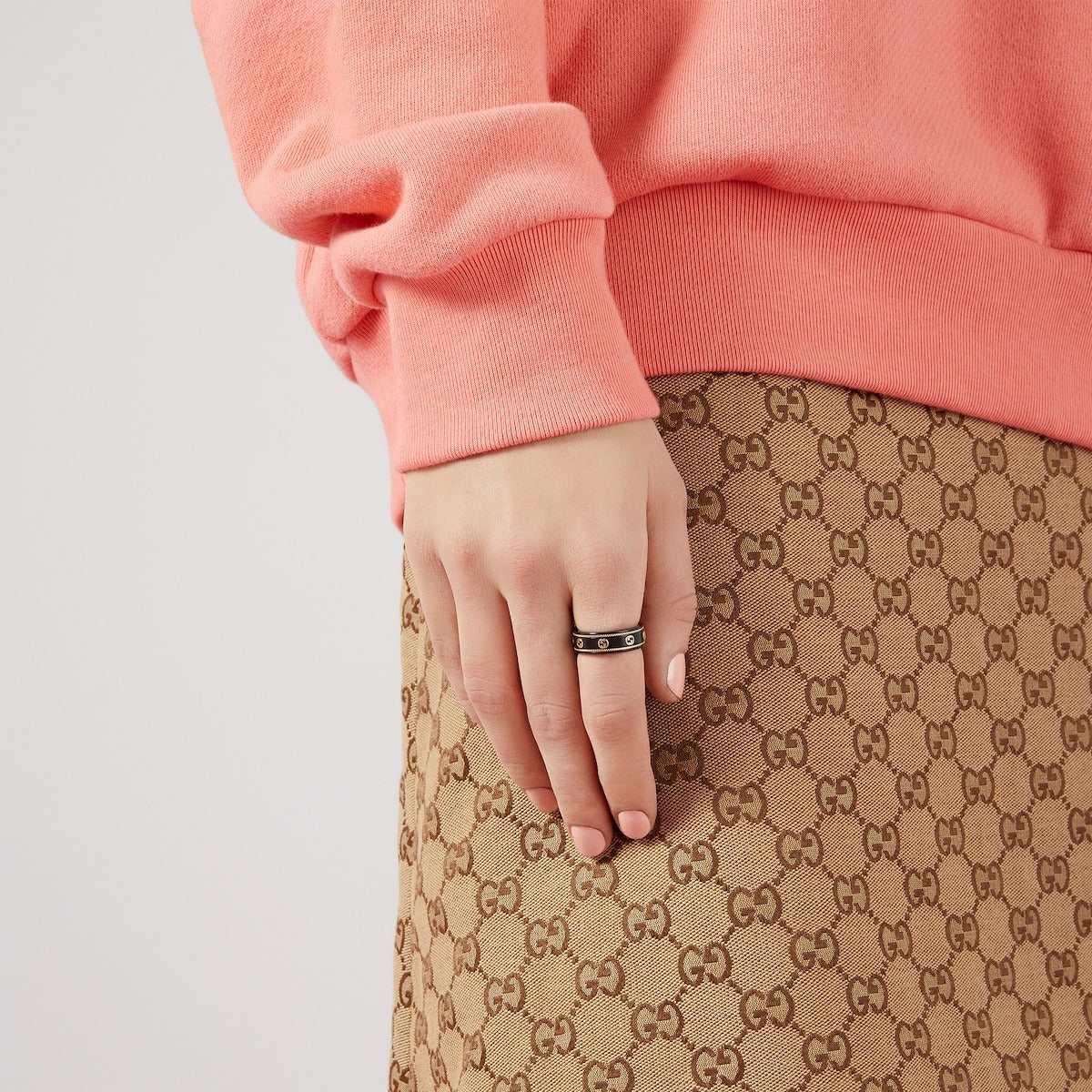 Gucci Icon Ring With Yellow Gold Interlocking G Black