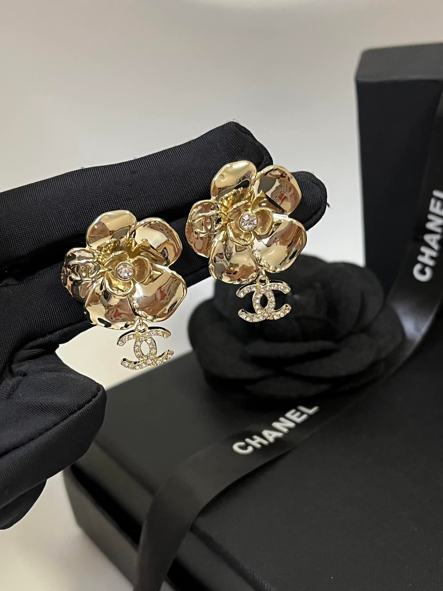 Chanel Cc Flower Earrings With Crystal Gold