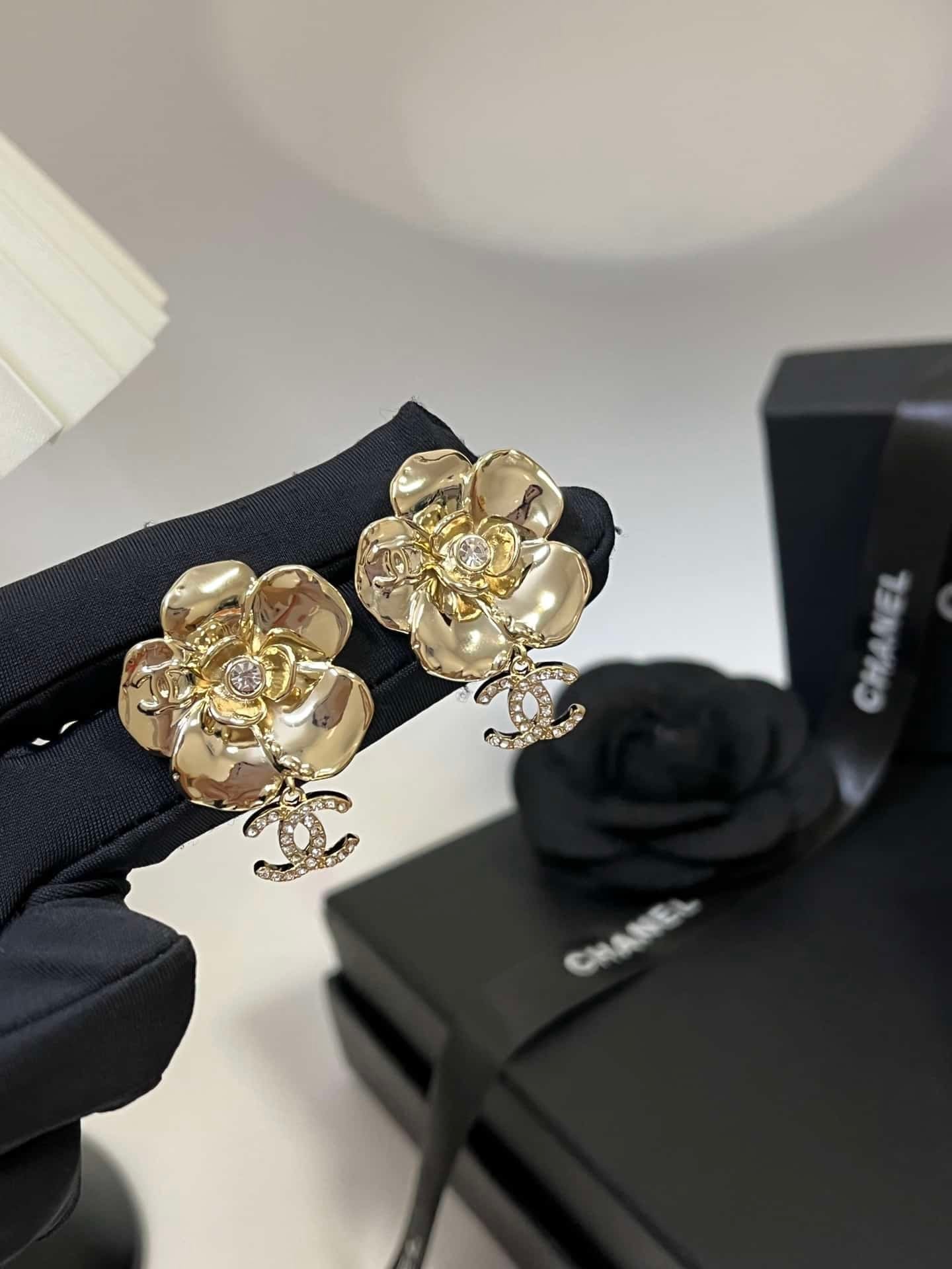 Chanel Cc Flower Earrings With Crystal Gold