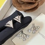 Louis Vuitton V For Vuitton Earrings M02296