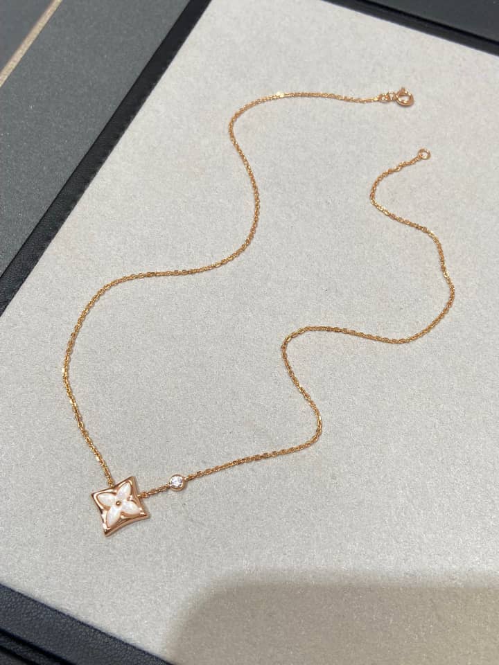 Louis Vuitton Colour Blossom Bb Star Pendant Pink Gold Pink Mother Of Pearl And Diamond Q93612